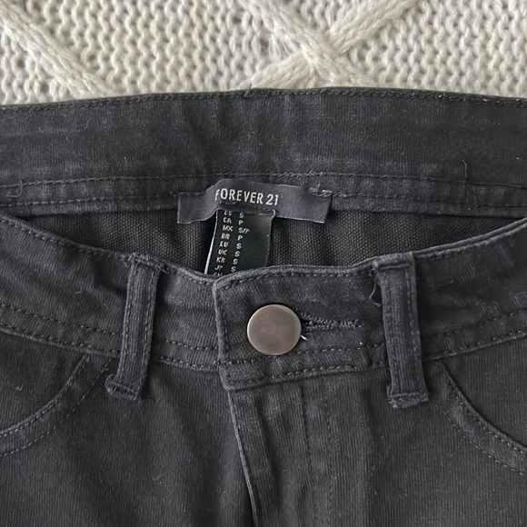 Forever 21 Basic Black Skinny Jeans - Picture 2 of 4